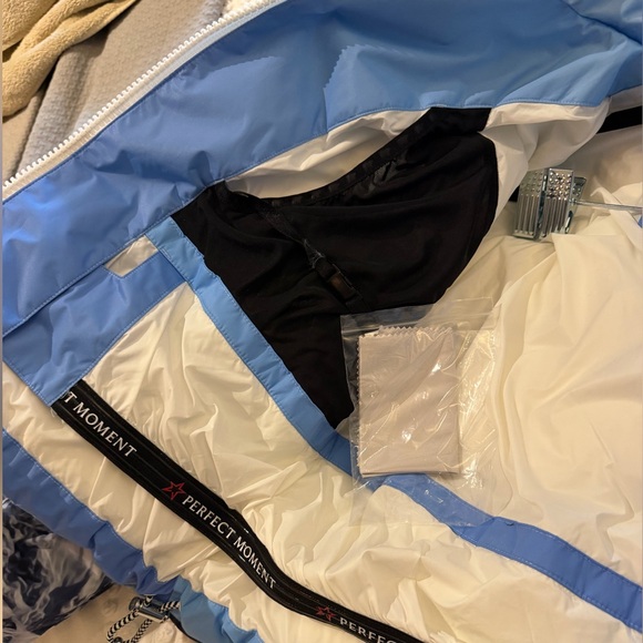 Perfect Moment Blue Mountain Print Ski Jacket - Picture 5 of 8